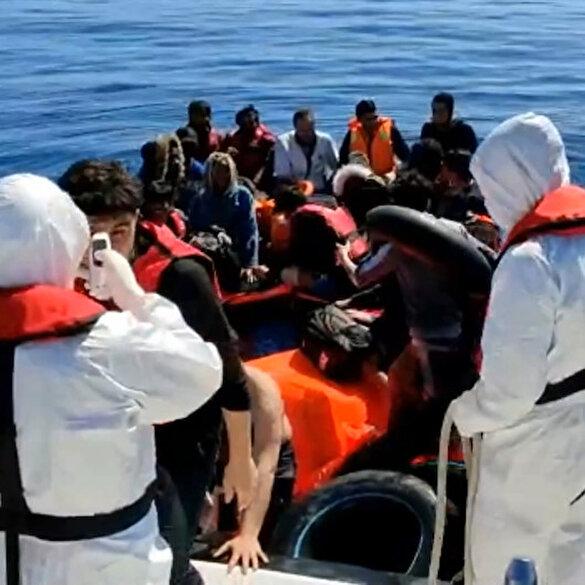 Yunan sahil güvenliğinin Türk karasularına bıraktığı 30 göçmen kurtarıldı