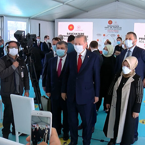 Cumhurbaşkanı Erdoğan sağlık çalışanlarıyla sohbet etti