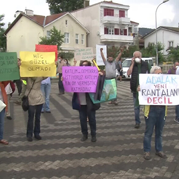 Büyükada’ya gelen Ekrem İmamoğlu protesto edildi