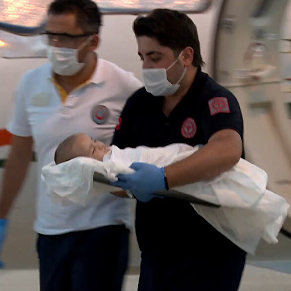 Kalp damarları ters olan bebek Fahrettin Koca'nın talimatıyla Ankara'ya getirildi