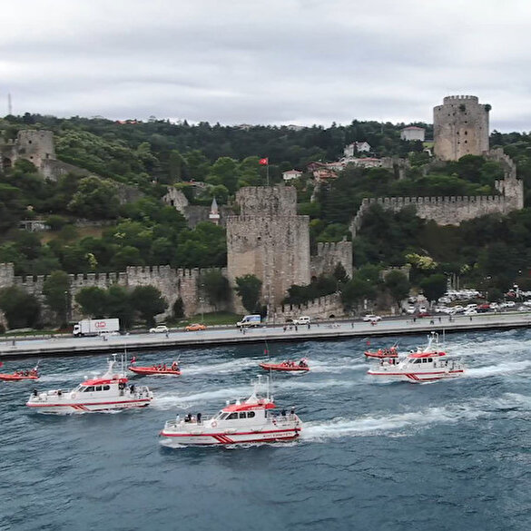 15 Temmuz şehitleri ve gaziler için İstanbul Boğazı'nda saygı geçişi düzenlendi