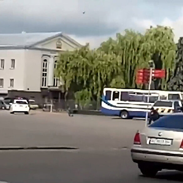 Ukrayna'da rehine krizi: Yolcu otobüsünde 20 kişiyi rehin aldı