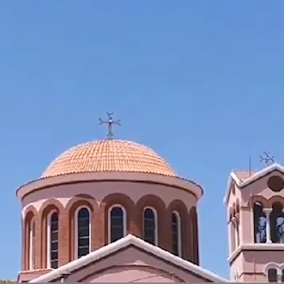 Rumlar Ayasofya’nın ibadete açılmasını kiliselerde çan çalarak protesto etti
