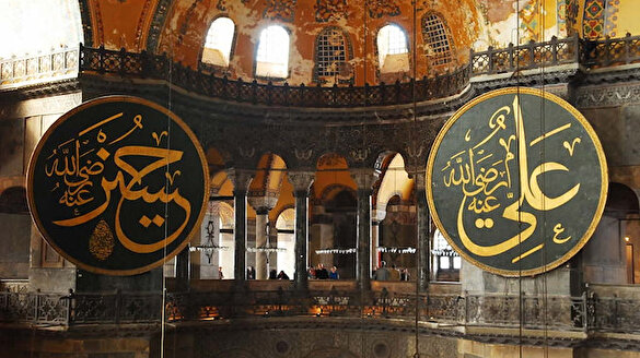 Ayasofya'ya damgasını vuran levhaların dışarı çıkarılma hikayesi: Camide yazıldı camide kalacak...