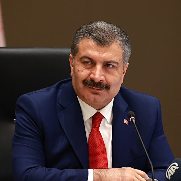 Bakan Koca müjdeli haberi verdi: 65 yaş üstüne kısıtlama kalkıyor