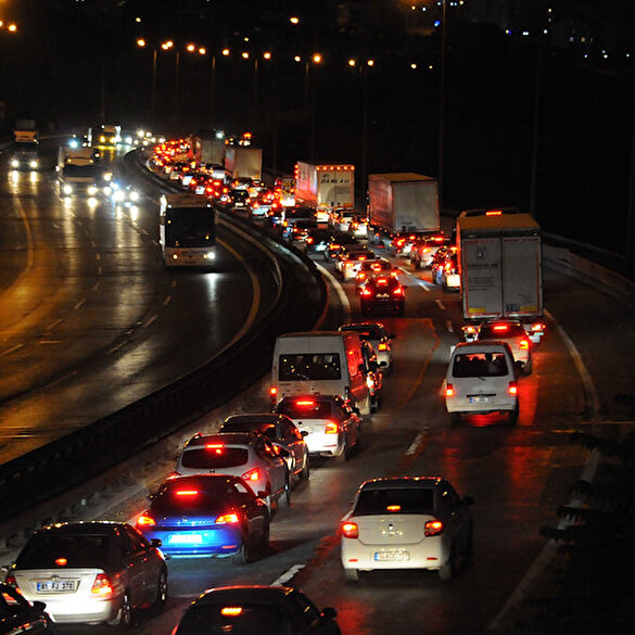 İstanbul çıkışında bayram trafiği devam ediyor