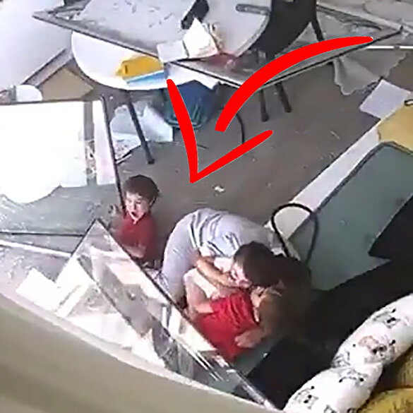 Beyrut'taki korkunç patlamada bakıcı ve çocukların yaşadıkları şok kamerada
