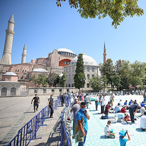 Ayasofya-i Kebir Cami-i Şerifi'nde cuma namazı hazırlıkları tamamlandı