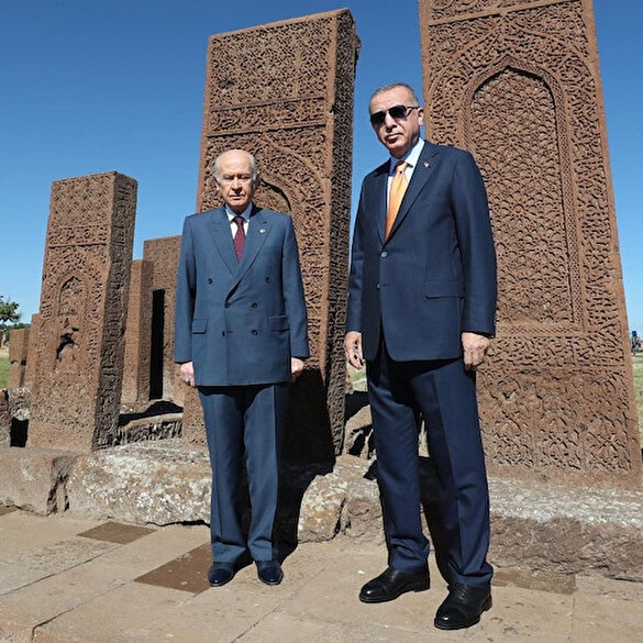 Cumhurbaşkanı Erdoğan, Ahlat'ta Selçuklu Kabristanlığı'nı ziyaret etti