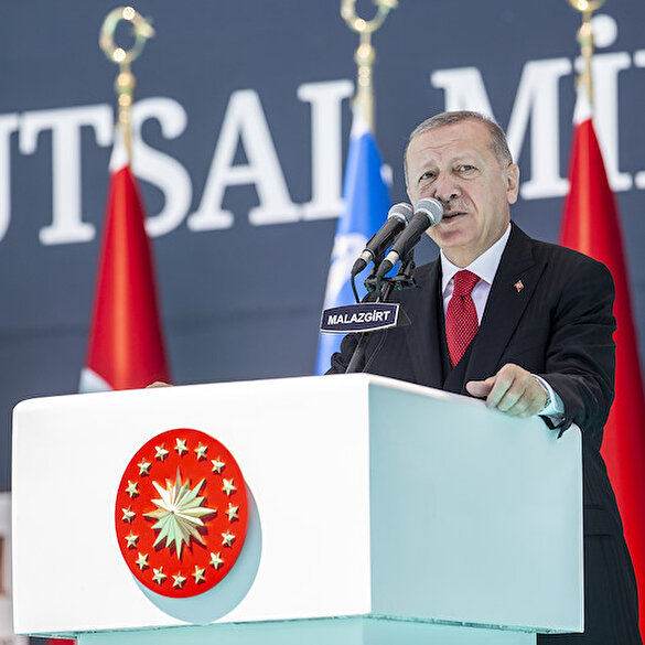 Cumhurbaşkanı Erdoğan'dan Yunanistan'a sert mesaj: Mahvolmalarına yol açacak yanlışlardan uzan dursunlar