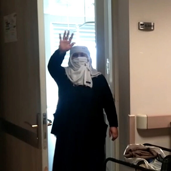 Taburcu olan yaşlı kadın sağlık çalışanlarına böyle teşekkür etti