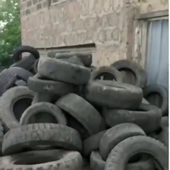 Ermenistan güçleri Bayraktar İHA'nın görüntü almasını engellemek için lastik topluyor