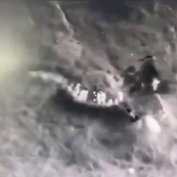 Ermeni askerler Azerbaycan drone'unu görünce kaçacak delik aradı