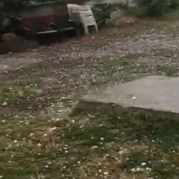 Sakarya'da ceviz büyüklüğündeki dolu yağışı kamerada