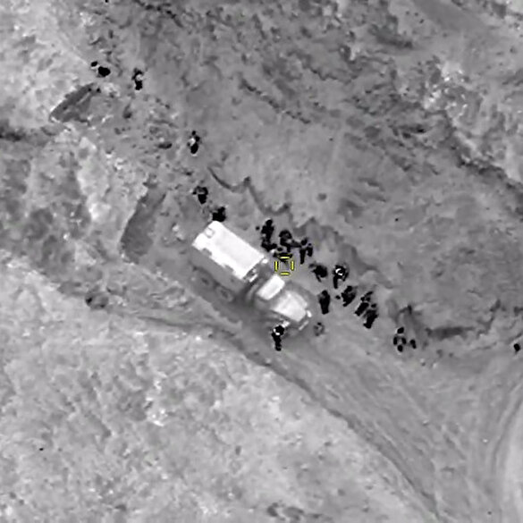 Azerbaycan ordusuna ait TB2 SİHA, Ermenistan takviye güçlerini havaya uçurdu