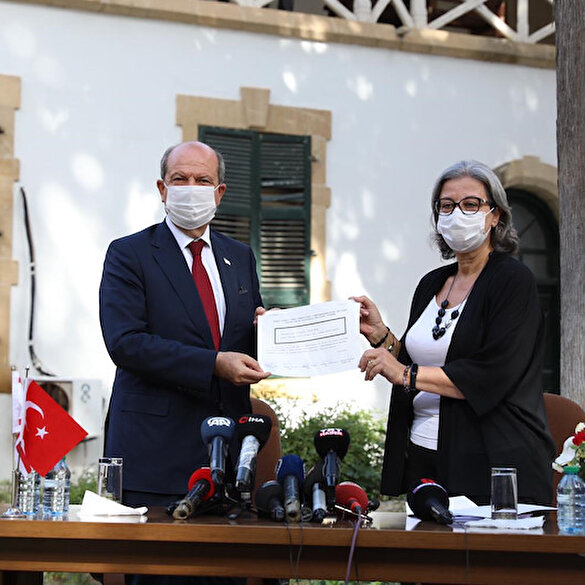 KKTC Cumhurbaşkanı Ersin Tatar'a mazbatası teslim edildi