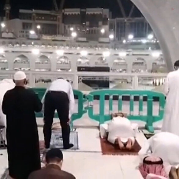 Kâbe'de 7 ay sonra ilk cemaatle namaz kılındı
