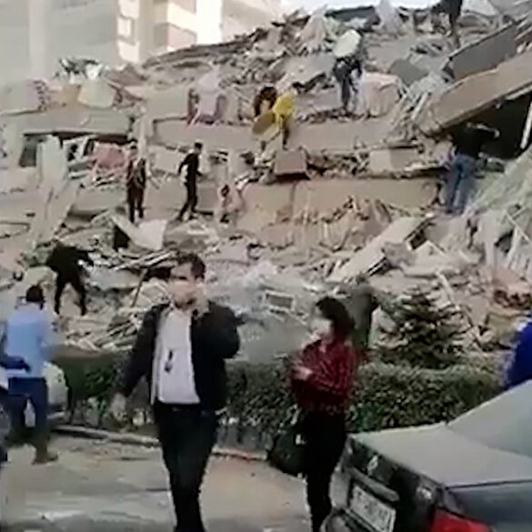 İzmir'deki enkazdan ilk görüntüler