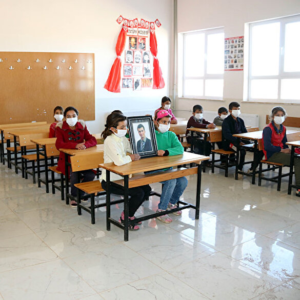 Siverek'teki öğrencileri, şehit öğretmenleri Necmettin Yılmaz'ı unutmadı