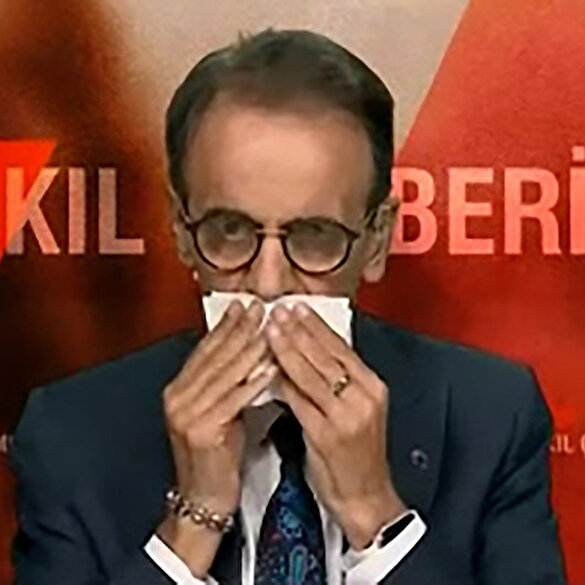 Prof. Dr. Mehmet Ceyhan canlı yayın esnasında fenalaşarak hastaneye kaldırıldı