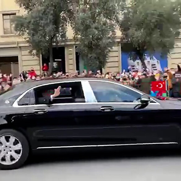 Cumhurbaşkanı Erdoğan'a Azerbaycan'da sevgi seli: Reis eşq olsun