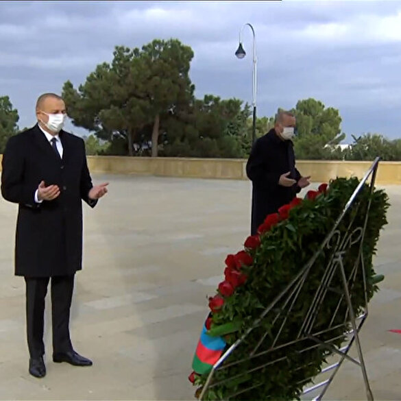 Cumhurbaşkanı Erdoğan ve mevkidaşı Aliyev milli lider Haydar Aliyev'in kabrini ve Bakü Şehitler Hiyabı'nı ziyaret etti