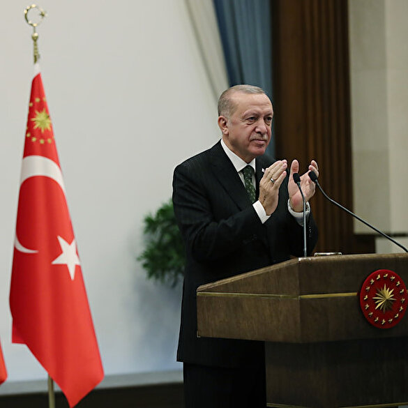 Cumhurbaşkanı Erdoğan hava savunma füzesi Hisar A+'nın, hedefi nokta atışıyla vurduğu görüntüleri izletti