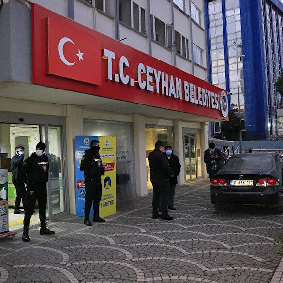 Ceyhan'da rüşvet operasyonu: CHP'li başkan Kadir Aydar ve 22 kişi için gözaltı kararı