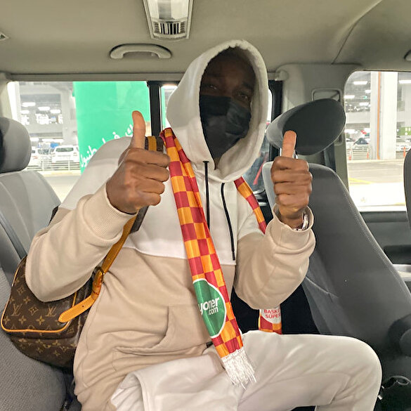 Henry Onyekuru Galatasaray'a transferi için İstanbul'a iniş yaptı