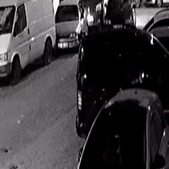 Zeytinburnu'nda 30 saniyede araba hırsızlığı kamerada