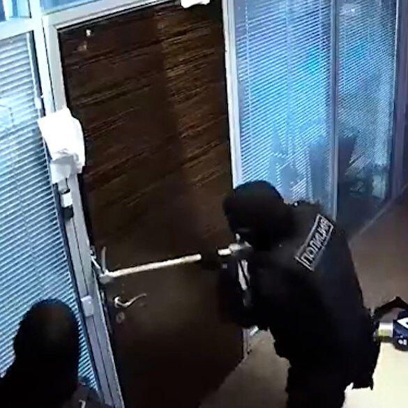 Rus muhalif Navalny'nin evine ve vakfına polis baskını