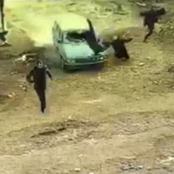 Akraba kavgasında aracıyla kalabalığın arasına daldı: Dehşet anları kamerada
