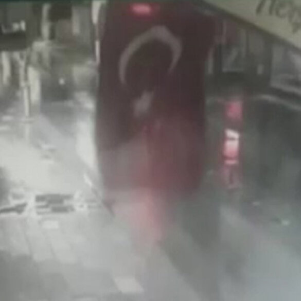 Yozgat'ta polisin Türk bayrağı hassasiyeti yürekleri ısıttı