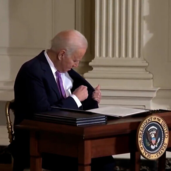 ABD Başkanı Joe Biden'ın kalemle mücadelesi: Cebini bulamadı