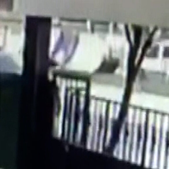 Direksiyonda kriz geçiren sürücünün kaza anı kamerada