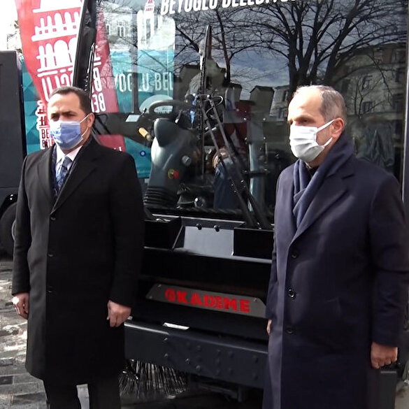 Kademe A.Ş'nin yerli ve milli olarak ürettiği süpürme araçları Beyoğlu'nda mesaiye başlıyor