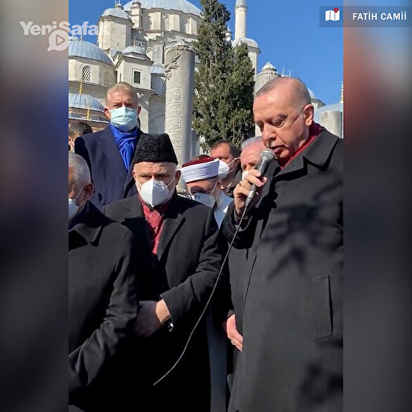 Cumhurbaşkan Erdoğan Muhammed Emin Saraç Hoca'nın kabri başında Fatiha Suresi'ni okudu