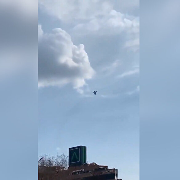 Erivan'da SU-30 savaş uçakları alçak uçuş yapıyor