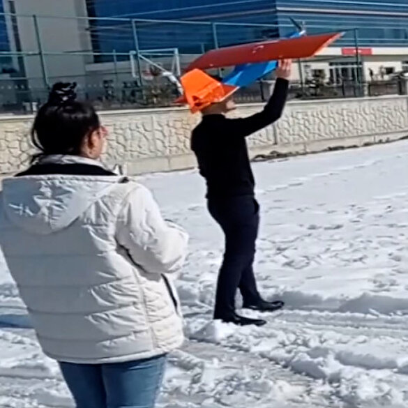 Selçuk Bayraktar paylaşmıştı: Vanlı kızların yaptığı model uçak havada 20 dakika kalabiliyor