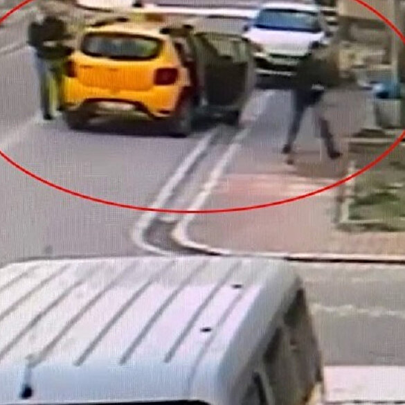 Esenyurt'ta taksiciyi gasp eden zanlı kamerada
