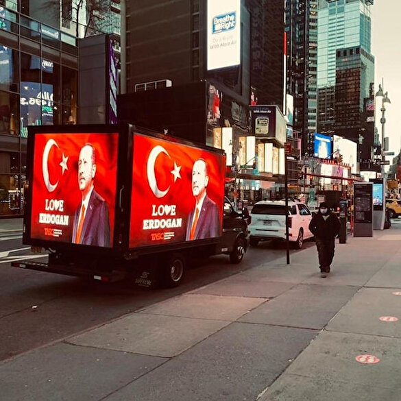 New York Times Meydanı'nda 'Dombra'lı Erdoğan sevgisi