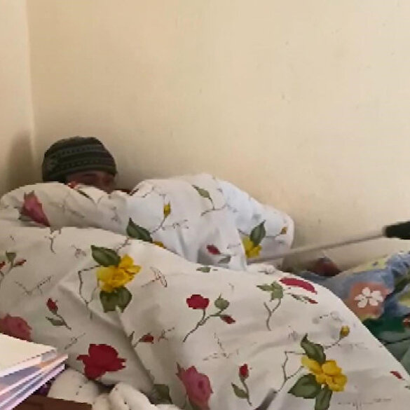 Esenyurt'ta eve giren hırsız battaniyenin altında yakalandı