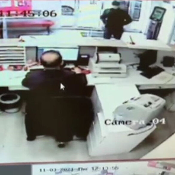 Eyüpsultan'da biber gazıyla görevlileri etkisiz hale getiren zanlı, 90 bin TL alarak kaçtı