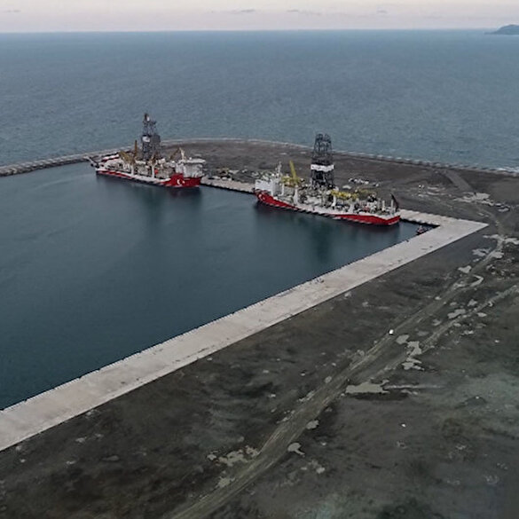Fatih ve Kanuni sondaj gemileri Filyos Limanı'nda bir araya geldi