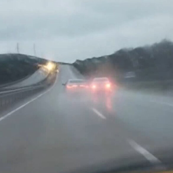 Şile yolunda sürücülerin yol verme tartışması tehlikeye davetiye çıkardı: O anlar kamerada