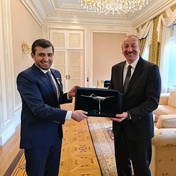 Azerbaycan Cumhurbaşkanı İlham Aliyev, Selçuk Bayraktar'a 'Karabağ Nişanı' takdim etti