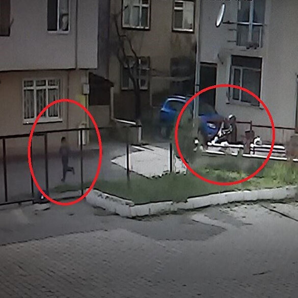 Motosikletli şahsın çocuk kaçırma teşebbüsü polisi alarma geçirdi: O anlar kamerada