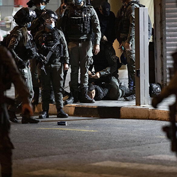 Kudüs'te işgalci İsrail polisi teravih namazı sonrası Filistinlilere yine müdahale etti