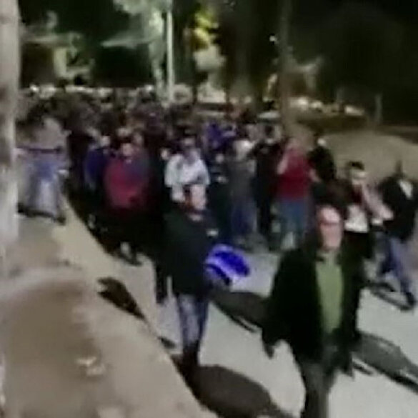 Binlerce Filistinli sabah namazı için yeniden Mescid-i Aksa'ya akın etti