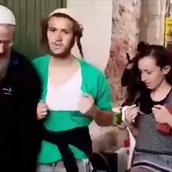 Mescid-i Aksa'ya girmek isteyen Siyonist Yahudilerin 'saldırıya uğradık' oyunu: Üstlerindeki giysileri yırttılar